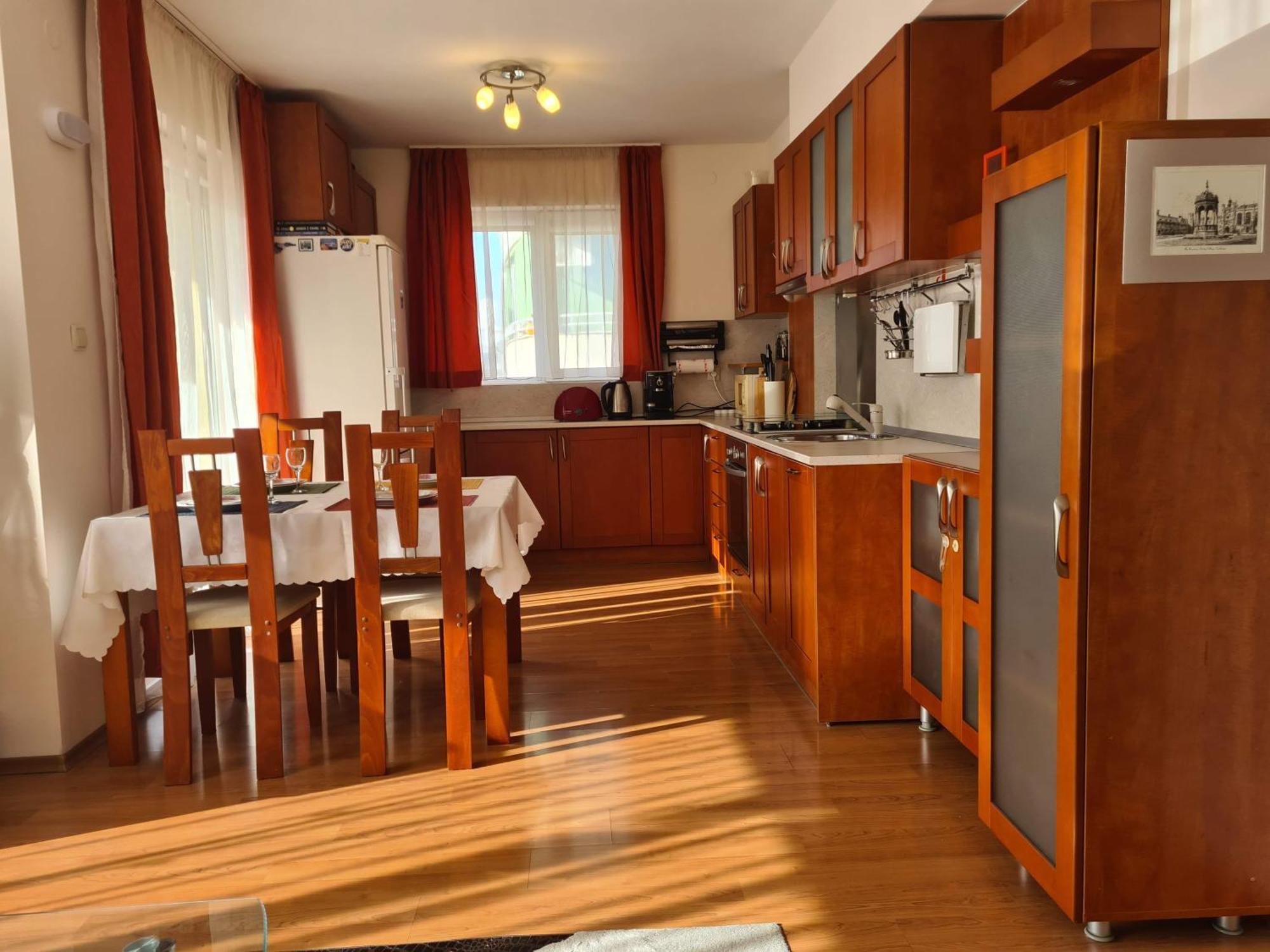 Spacious 2 Bedroom *