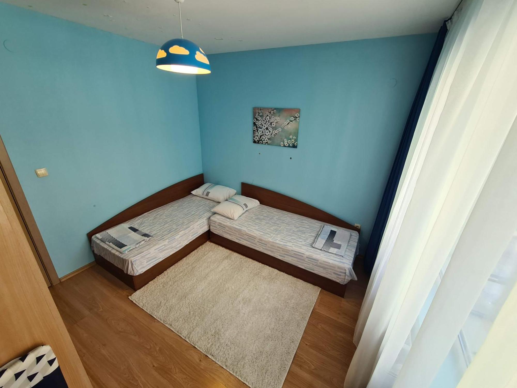 Spacious 2 Bedroom Apartment *