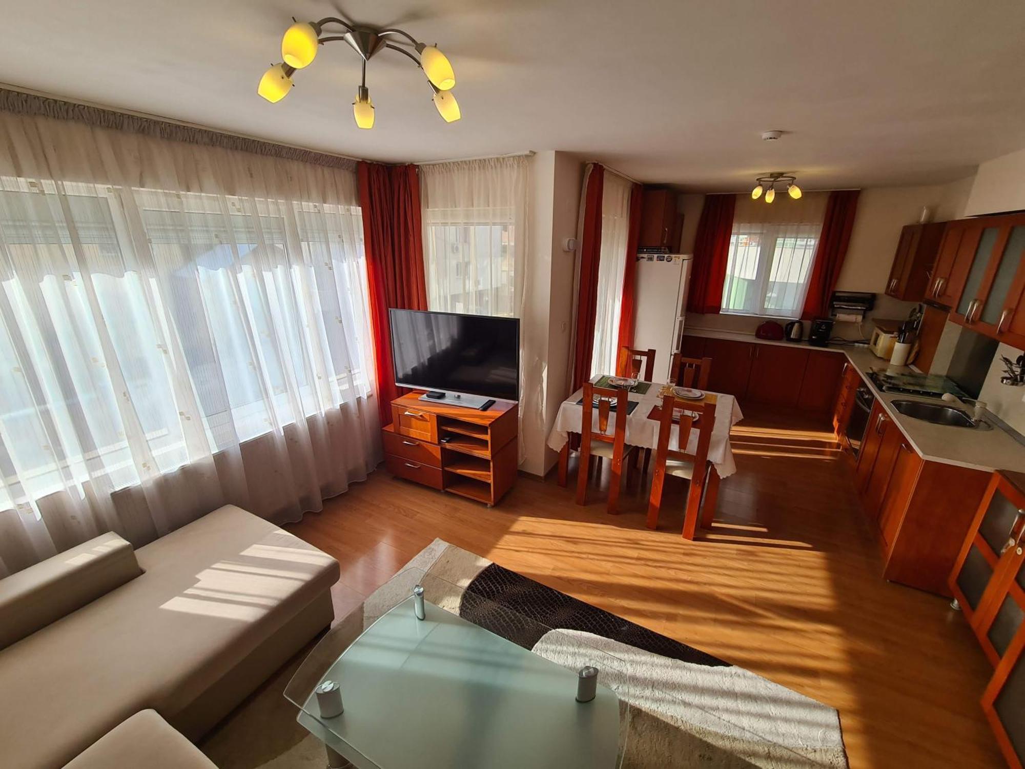 Spacious 2 Bedroom Apartment *